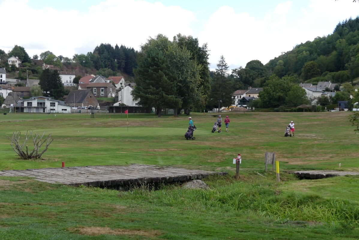2022-09-15-Vezac-haute-auvergne (37).jpg